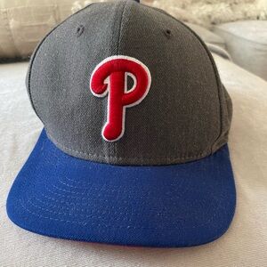 Phillies snapback in gray blue red